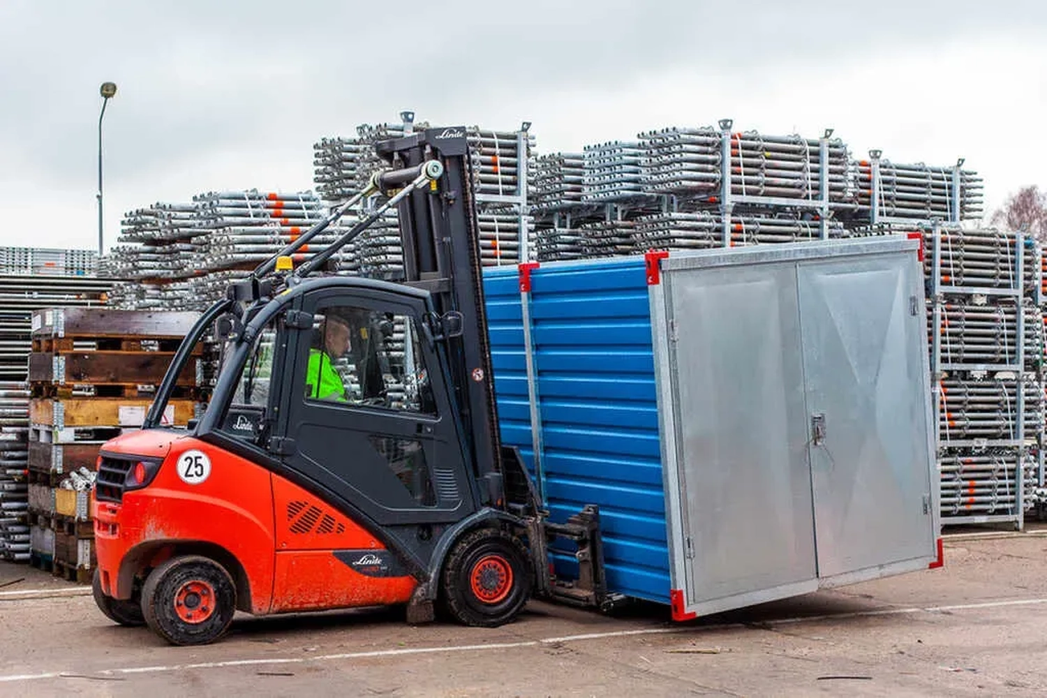 KOPF - Containerboxen -Beladung und Entladung
